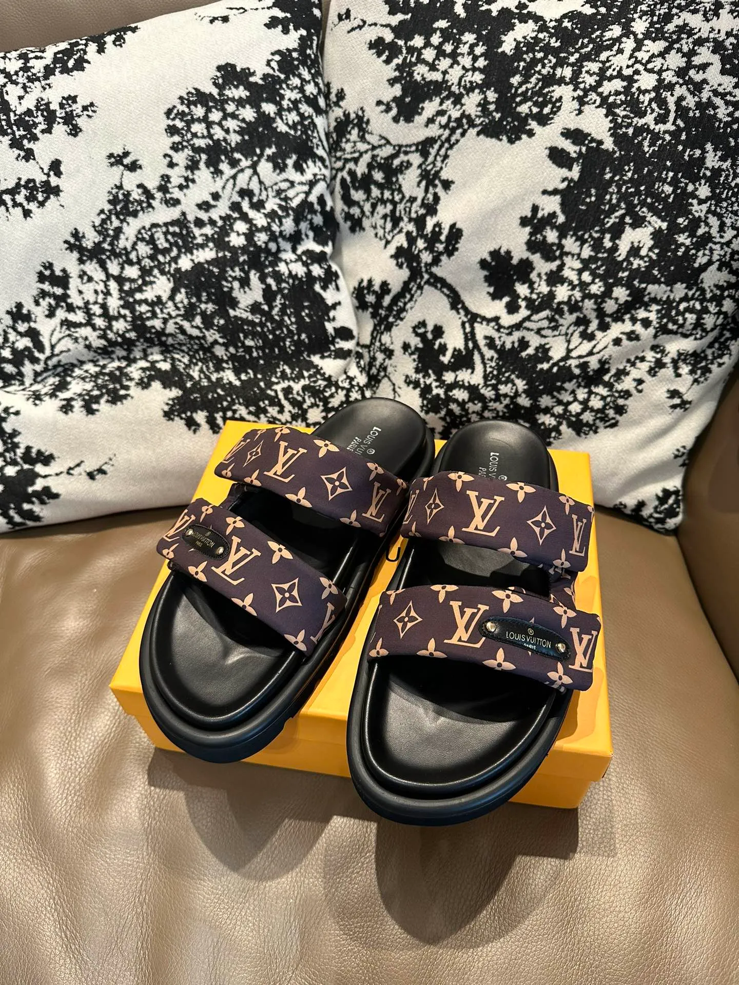 Men's shoes 💰360💰 LV. Slippers 🩴High silk fabric original PU water table rubber outsole, size 35-46